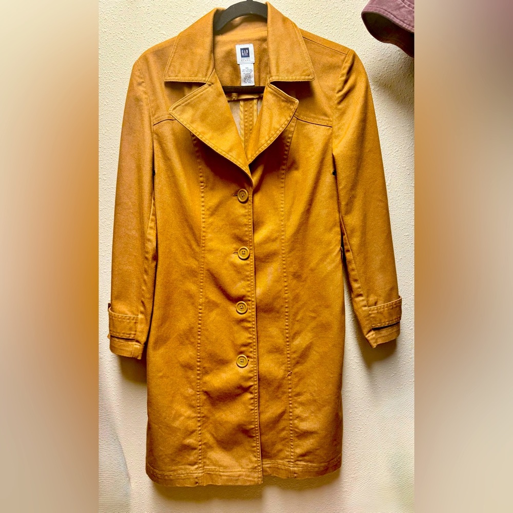 Gap Tan Trench Coat with Epaulettes and Mid-Length Design